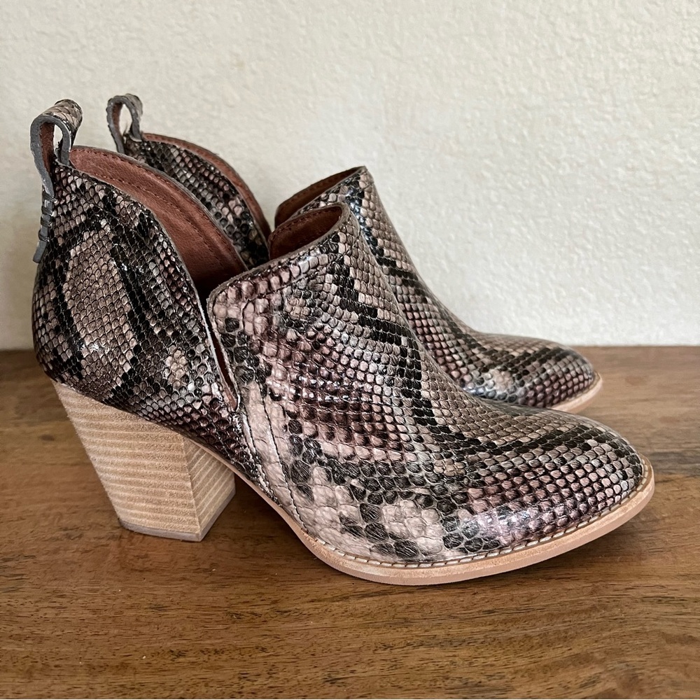 Jeffrey Campbell Rosalee Snake
Leather Bootie Ankle Bootie Size 7